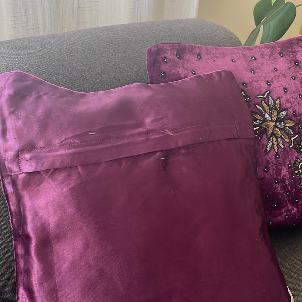 Set of two velvet cushion covers with hand embroidery - Picture 3 of 3